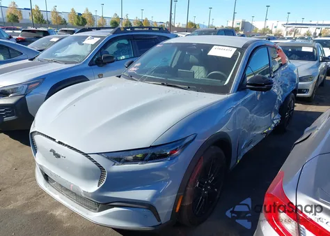 2025 Ford Mustang Mach-E Select z USA, uszkodzony, nr VIN 3FMTK1R49SMA47459